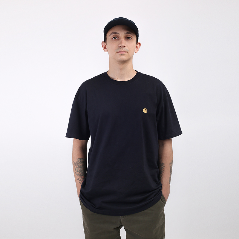 мужская синяя футболка Carhartt WIP Chase T-Shirt I026391-dnavy/gold - цена, описание, фото 1